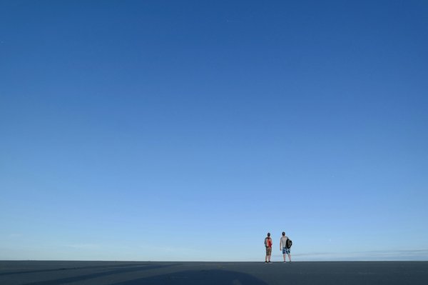 Quels sont les avantages du camping minimaliste en milieu désertique?